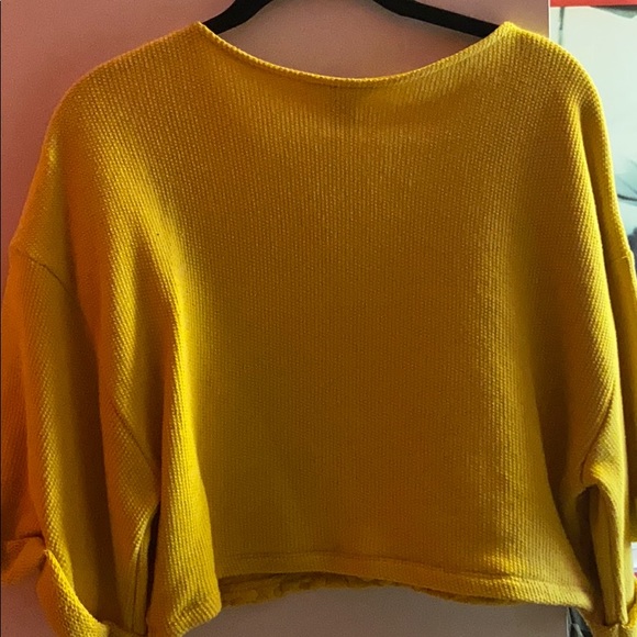 H&M Beautiful Yellow Oversized Crop Top knit - Picture 2 of 2